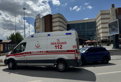 Erzurum&#039;da alışveriş merkezinde çıkan bıçaklı kavgada 2 kişi yaralandı