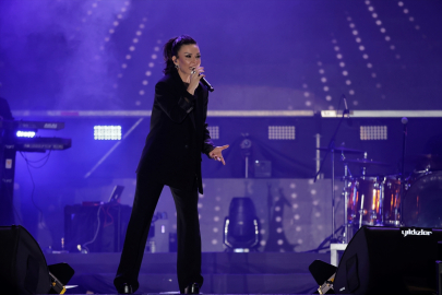 Şarkıcı Fatma Turgut, Van Kültür Yolu Festivali kapsamında konser verdi