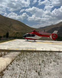 Van'da ambulans helikopter yüksekten düşen bebek için havalandı