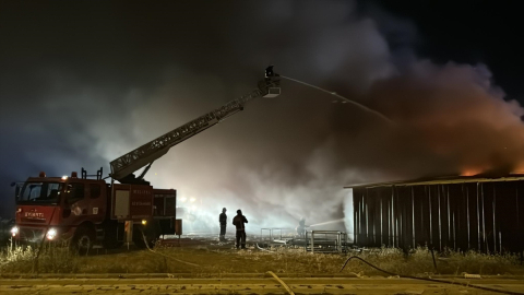 Malatya&#039;da prefabrik iş yerlerinde çıkan yangına müdahale ediliyor