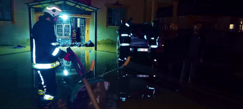 Van&#039;da şiddetli sağanak taşkına neden oldu