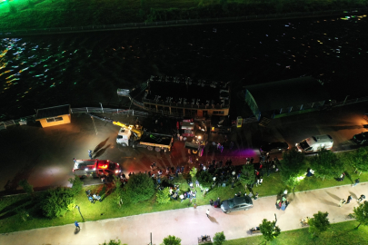 Ağrı&#039;da meydana gelen sel, restorana dönüştürülen tekneye zarar verdi