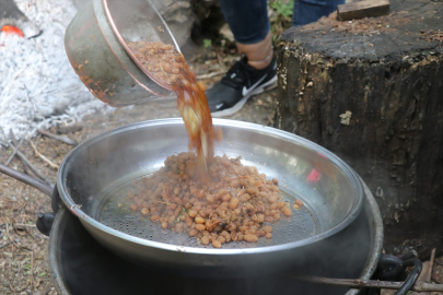 Eğin dutunun pekmeze yolculuğu için kazanlar yakıldı