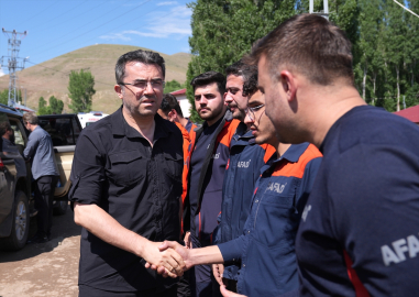 AFAD Başkanı Memiş&#039;ten Erzurum&#039;da derede cenazesi bulunan gencin ailesine taziye ziyareti
