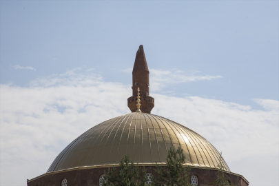 Bitlis&#039;te yıldırım düşen caminin minaresi zarar gördü, müezzin hafif yaralandı