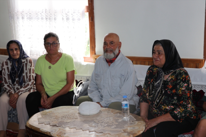 Erzincan'da 40 yıllık muhtar "Şükrü dede" köyün işlerine ATV'siyle yetişiyor