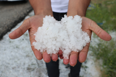 Erzurum ile Ağrı&#039;da sağanak, Palandöken&#039;in zirvesinde ise dolu etkili oldu