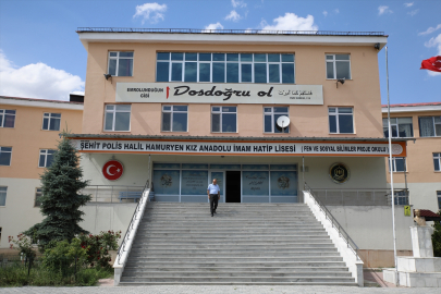 FETÖ&#039;NÜN DARBE GİRİŞİMİNİN 8. YILI - 15 Temmuz şehidinin hatırası, isminin verildiği okulda yaşatılıyor