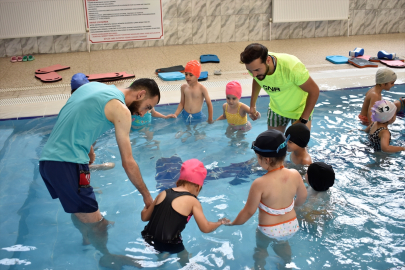 Bitlis&#039;te öğrenciler için yüzme kursu açıldı