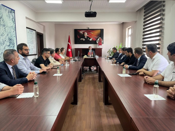 Tayini çıkan Çaldıran Kaymakamı Türker, kurum müdürleriyle vedalaştı