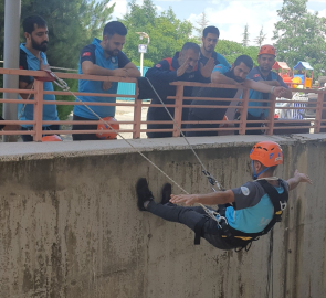 Bingöl'de "Yüksekte çalışma ve temel kurtarma eğitimi" verildi
