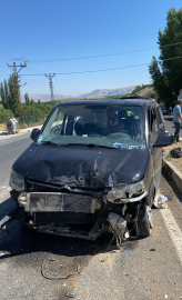 Malatya'da kamyonun çarptığı minibüsteki 5 kişi yaralandı