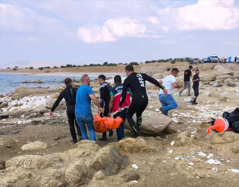Van Gölü'nde kaybolan 2 kişinin cesetlerine ulaşıldı