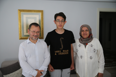 Depremzede Arda, YKS'de AYT sayısal Türkiye birincisi oldu