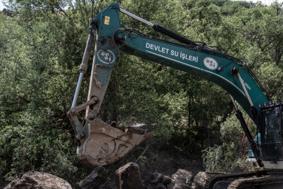 Erzurum kırsalında sel nedeniyle ev ve ahırlar yıkıldı, araçlar zarar gördü