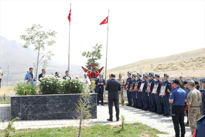 Van&#039;daki uçak kazasında şehit olan 7 emniyet mensubu dualarla anıldı