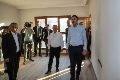 Bakan Kurum, Elazığ&#039;da yapımı devam eden deprem konutlarını inceledi