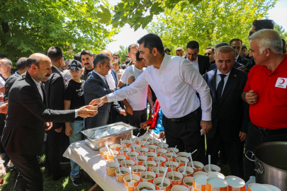 Bakan Kurum, Elazığ&#039;da gazetecilerin sorularını yanıtladı: