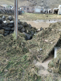 Çaldıran&#039;da sağanak taşkına yol açtı