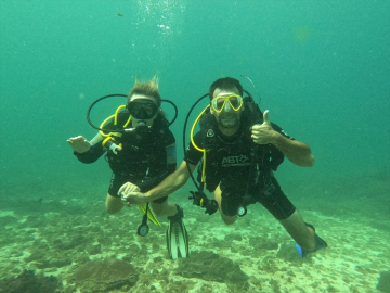 Alman çift, dünyayı gezme hayallerini karavanlarıyla gerçekleştiriyor