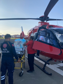 Bingöl&#039;de ambulans helikopter bir günlük bebek için havalandı