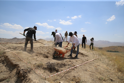 Çavuştepe Kalesi&#039;ndeki kazılarda Urartu yönetici sınıfının izleri araştırılıyor