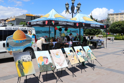 Baba kız, çizdikleri resimlerle il il gezip İsrail&#039;in Filistin&#039;e soykırımını anlatıyor