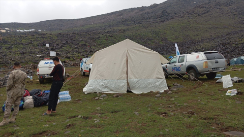 Ağrı Dağı&#039;nda hayatını kaybeden 2 kişinin cenazelerini indirme çalışması sürüyor