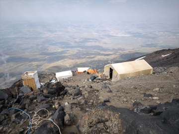 Ağrı Dağı&#039;nda hayatını kaybeden 2 kişinin cenazelerini indirme çalışması sürüyor