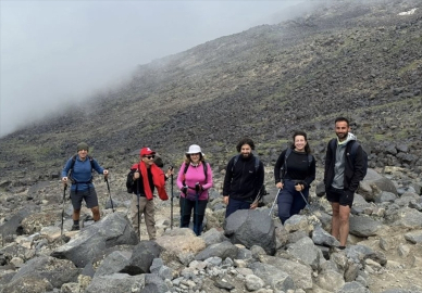 Ağrı Dağı tırmanışında 2 arkadaşını kaybeden akademisyen, yolunu bularak ölümden kurtulmuş