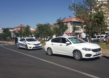 Bingöl&#039;de otomobilin çarptığı yaya yaralandı