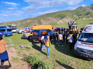 Erzurum&#039;da gölete giren 4 çocuktan 1&#039;i kayboldu