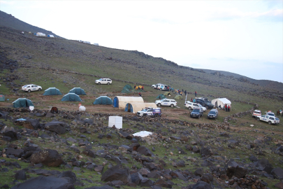 GÜNCELLEME - Ağrı Dağı&#039;nda hayatını kaybeden 2 kişinin cenazesi indirildi