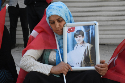 Vanlı aileler DEM Parti İl Başkanlığı önündeki eylemlerini sürdürüyor