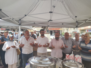 Çemişgezek&#039;te vatandaşlara aşure dağıtıldı