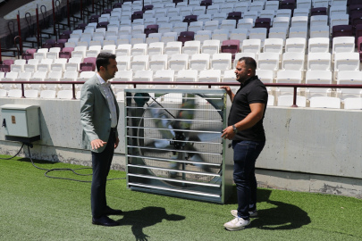 Elazığ Atatürk Stadyumu'nda çimler sıcaktan fan sistemi ile korunuyor