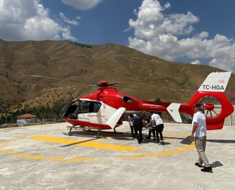 Van'da ambulans helikopter yüksekten düşen çocuk için havalandı