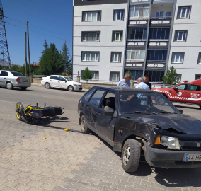 Doğanşehir&#039;de otomobille çarpışan motosiklet sürücüsü yaralandı
