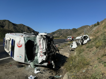 Erzurum'da ambulans ile hafif ticari aracın çarpışması sonucu 4 kişi öldü