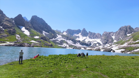Hakkari&#039;de doğaseverler Sat Buzul Gölleri&#039;nin bulunduğu bölgeyi gezdi