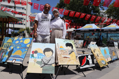 Baba ile kızı, İsrail&#039;in Gazze&#039;deki saldırılarını anlatan resimleriyle Elazığ&#039;da sergi açtı
