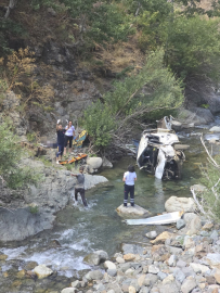 Bingöl'de dereye yuvarlanan kamyonetteki iki kişi öldü, bir kişi yaralandı
