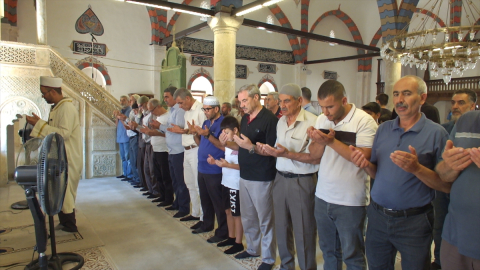 Keban&#039;da 40 camide Heniyye için gıyabi cenaze namazı kılındı