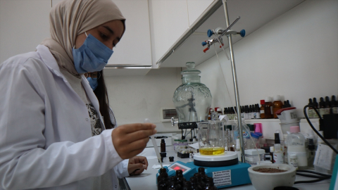 Iğdır Üniversitesinde bitkilerden katma değeri yüksek ürünler üretiliyor