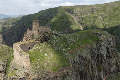 Ardahan'daki "Şeytan Kalesi" her mevsim ziyaretçilerini ağırlıyor