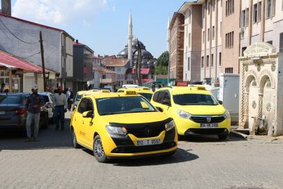 Karlıova&#039;daki taksicilerden korsan taksi protestosu