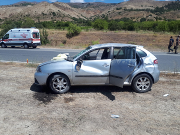 Erzincan’da devrilen otomobildeki 4 kişi yaralandı