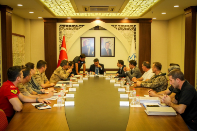 Hakkari'de olası bir depreme karşı alınacak önlemler konuşuldu