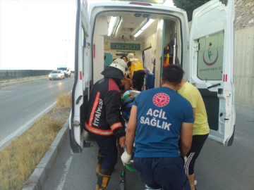 Malatya'da takla atan otomobildeki 2 kişi yaralandı