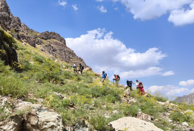 Yüksekova&#039;da doğaseverler İkiyaka Dağları ve buzul gölünü gezdi